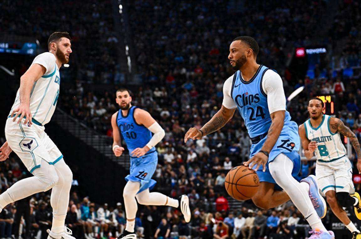 关于黄蜂擒快船，客场取得胜利的信息